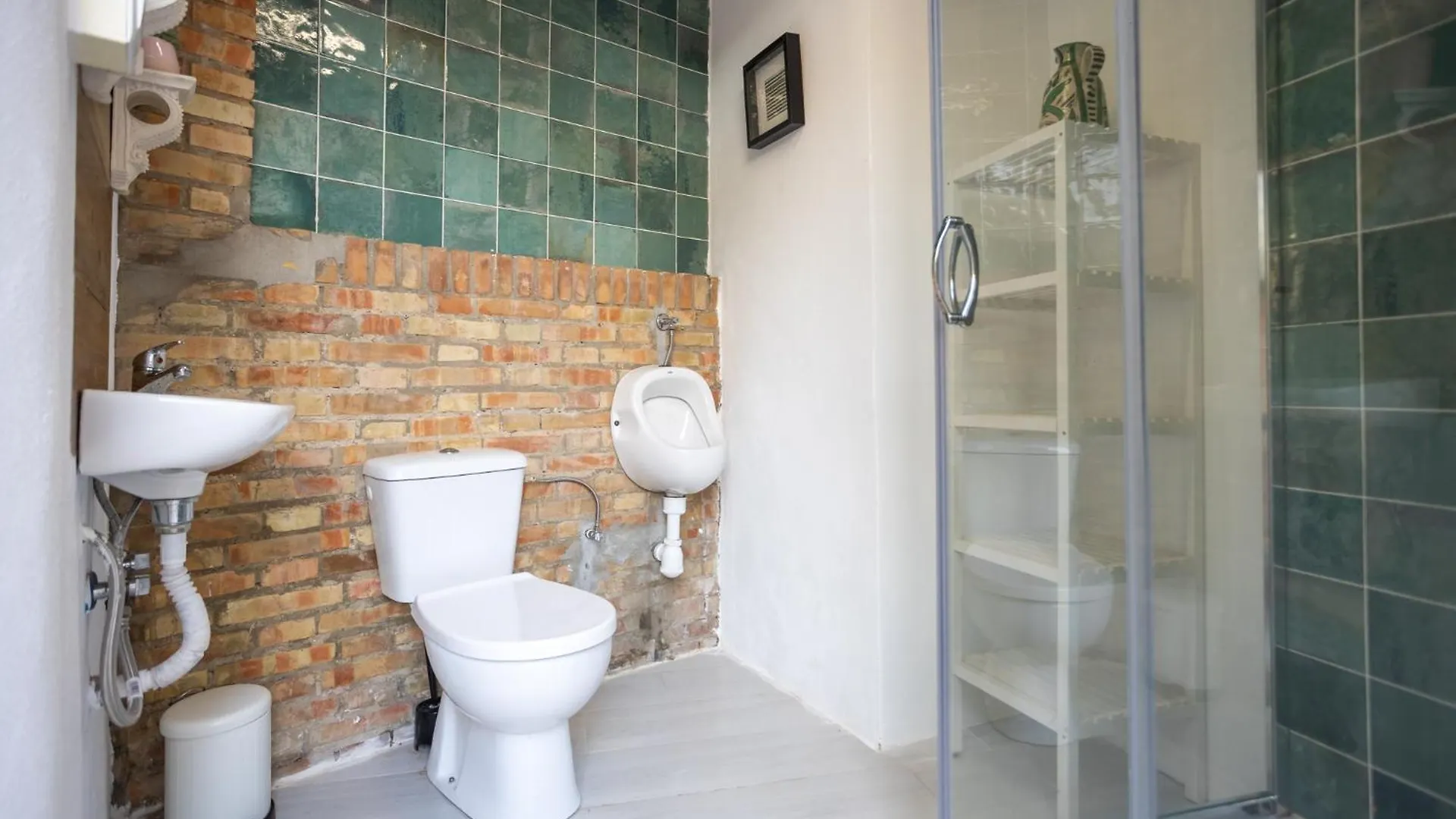 Naim Guest House Malaga Spain